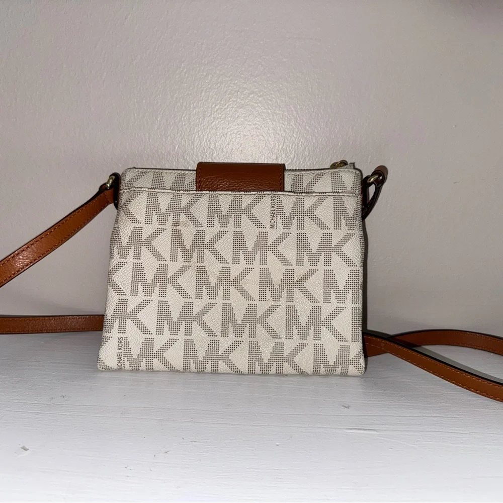 Michael Kors vanilla/brown leather Signature Fulton Monogram crossbody bag